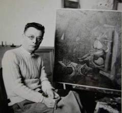 Lucien Coutaud posant devant une toile en 1947